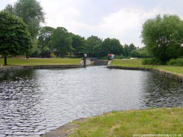 Fall Ing Lock, Calder and Hebble Navigation