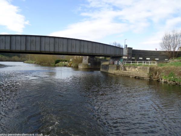 Steanard Lane bridge near Thornhill Flood Lock, Calder and Hebble Navigation Steanard Lane bridge near Thornhill Flood Lock, Calder and Hebble Navigation
