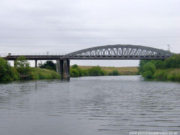 Railway bridge at Ledston Ings, Aire and Calder Navigation