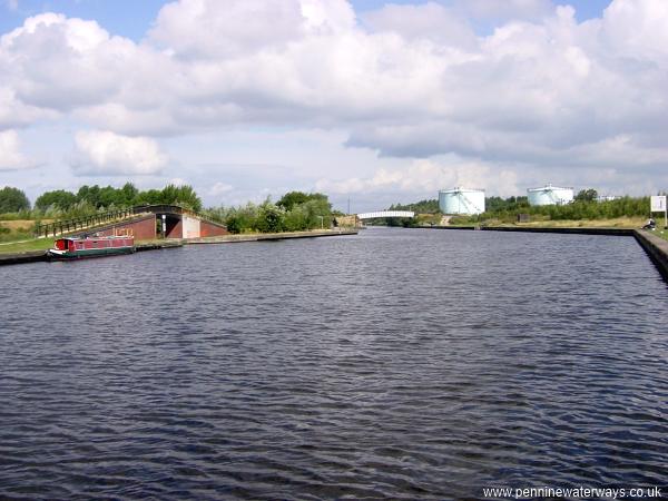 Lemonroyd Marina and oil terminal, Aire and Calder Navigation