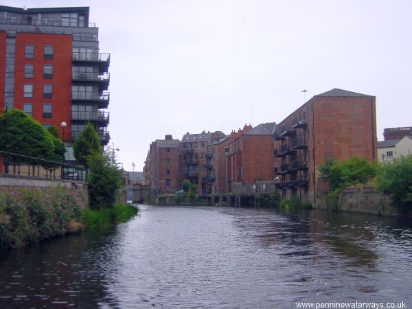 Between Leeds Bridge and Victoria Bridge, Aire and Calder Navigation