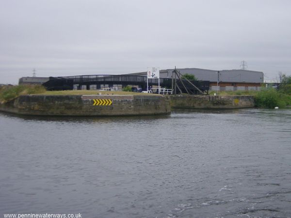 Knostrop Flood Lock, Aire and Calder Navigation