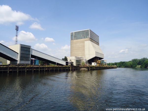 Ferrybridge Power Station coal terminal, Aire and Calder Navigation