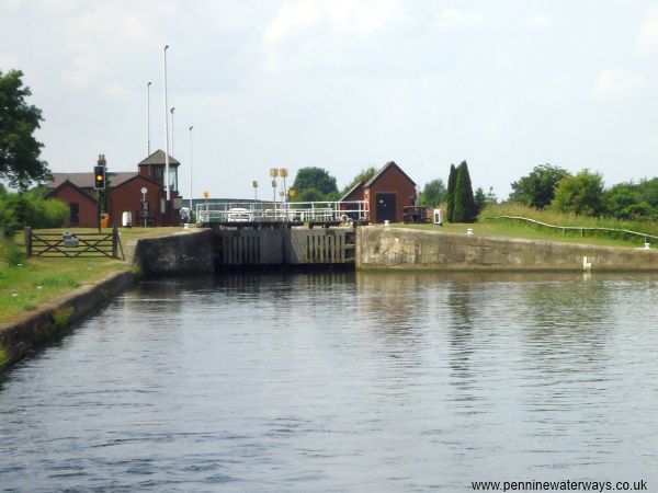 Pollington Lock, Aire and Calder Navigation Pollington Lock, Aire and Calder Navigation