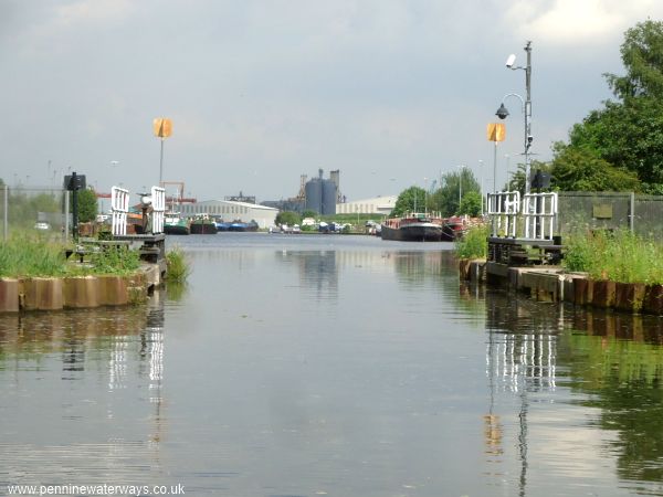 former swing bridge, Aire and Calder Navigation