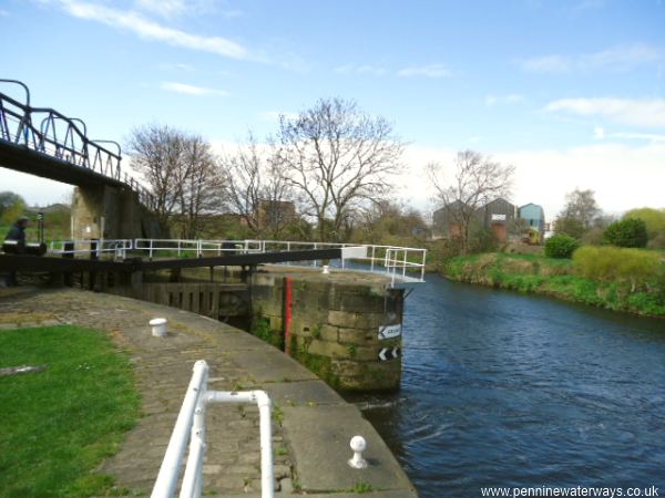 Fall Ing Lock, Aire and Calder Navigation Fall Ing Lock, Aire and Calder Navigation