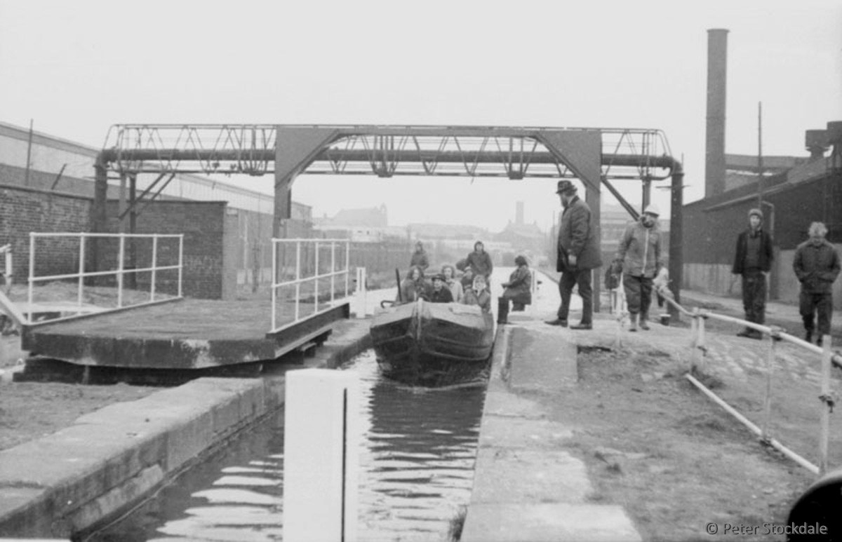 Crabtree Lane lock and swing bridge. photo: Peter Stockdale