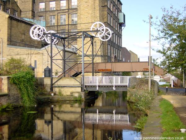 Locomotive lift bridge,Huddersfield Broad Canal Locomotive lift bridge, Huddersfield Broad Canal