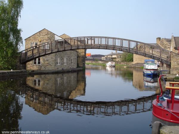 Huddersfield Broad Canal looking north