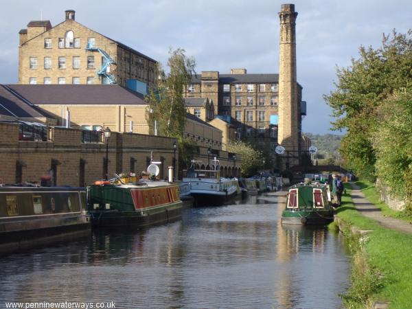 Huddersfield Broad Canal looking north Huddersfield Broad Canal looking north