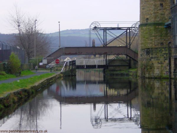 Locomotive lift bridge, Huddersfield Broad Canal