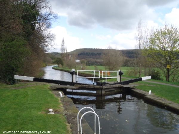 Hall Wood Lock, Huddersfield Broad Canal