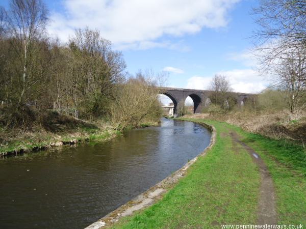 Disused railway viaduct, Huddersfield Broad Canal