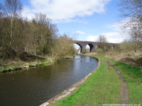 Disused railway viaduct, Huddersfield Broad Canal Disused railway viaduct, Huddersfield Broad Canal