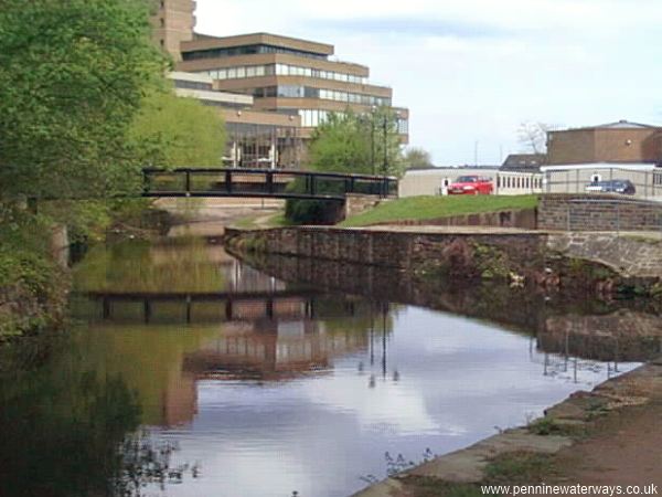 Huddersfield Broad Canal alongside University