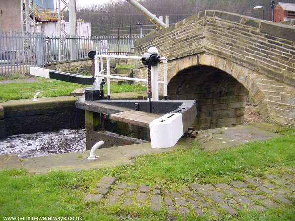 Ladgrave Lock, Huddersfield Broad Canal