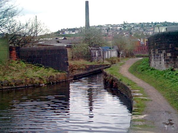 Stakes Aqueduct, Stalybridge
