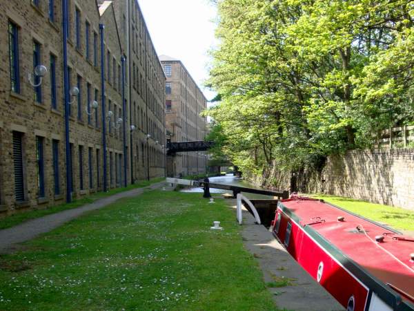 Lock 1e Lock 1e, Huddersfield.