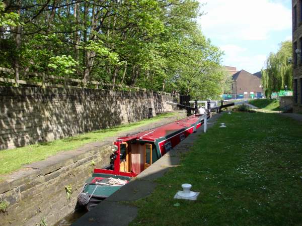 Lock 1e Lock 1e, Huddersfield.