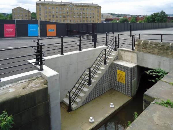 Lock 3e, Huddersfield Waterfront
