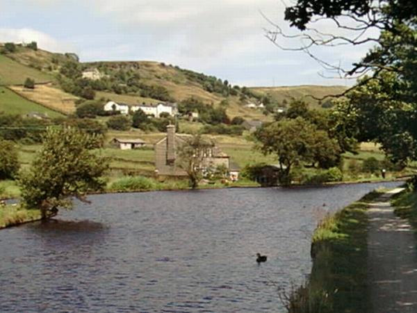 Booth winding hole