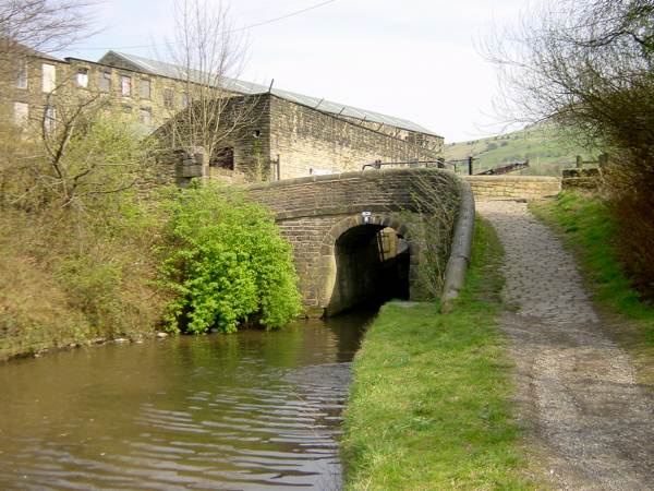 Woodend Lock (14w) Huddersfield Narrow Canal, Mossley