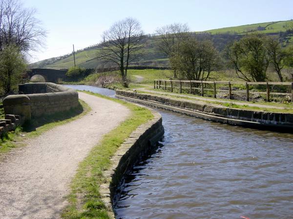 Division Bridge Huddersfield Narrow Canal, Mossley