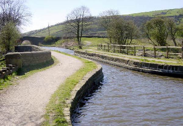Division Bridge Huddersfield Narrow Canal, Mossley