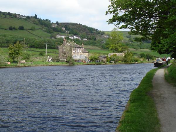 Booth winding hole