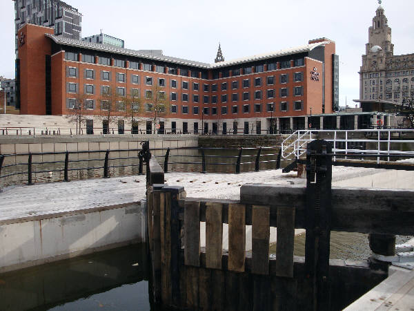 Liverpool canal link