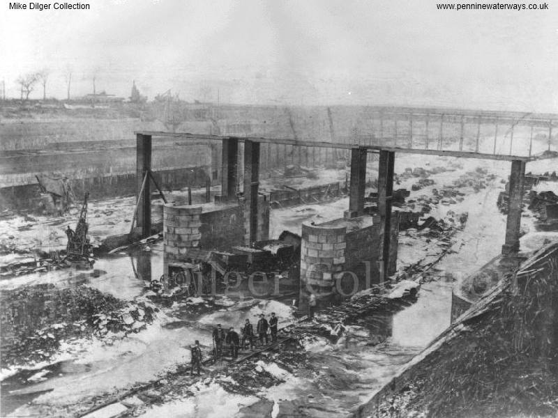 Latchford locks - photo: Mike Dilger Collection