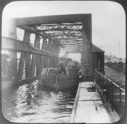 Barton Aqueduct - photo: Mike Dilger Collection