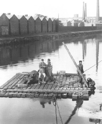 divers raft - photo: Mike Dilger Collection