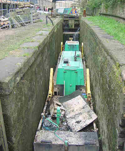 clearing rubbish at Lock 1E