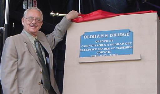 Councillor Roy Oldham unveils a plaque