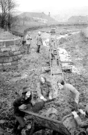 Restoration of Marple Locks. photo: Peter Stockdale