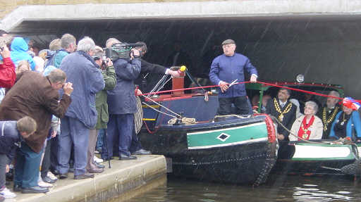 Fred Dibnah cutting the ribbon at Littleborough