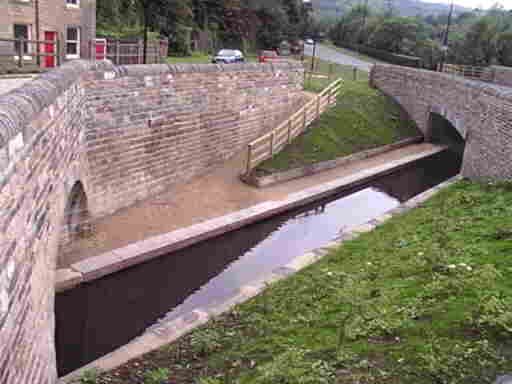 Old and new bridges, Wool Road