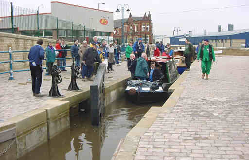 Lock 4W and Caroline Street Bridge