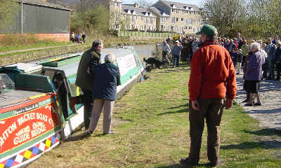  Terry Waite and Roy Etchells leave Maria