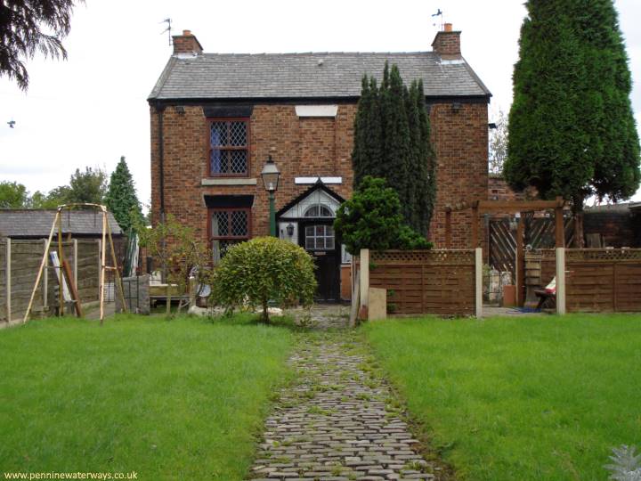 Lock keeper's house, Fairfield