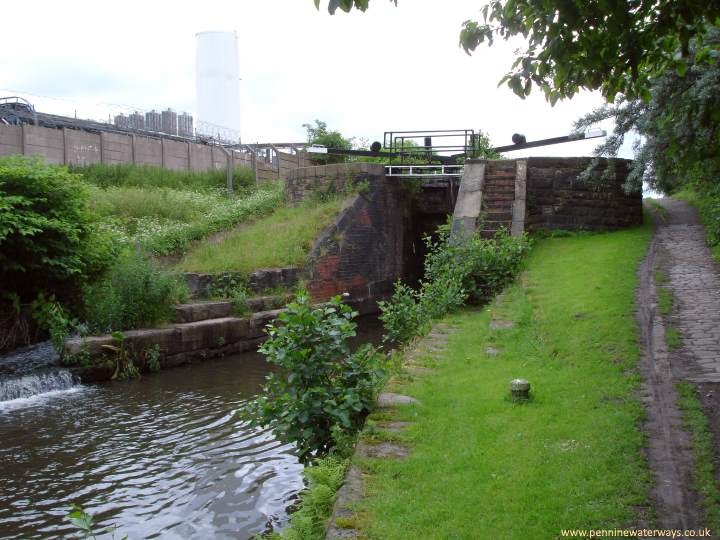 Lock 10, Clayton flight