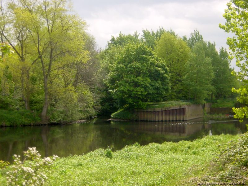 former entrance to Barnsley Canal, Aire and Calder Navigation