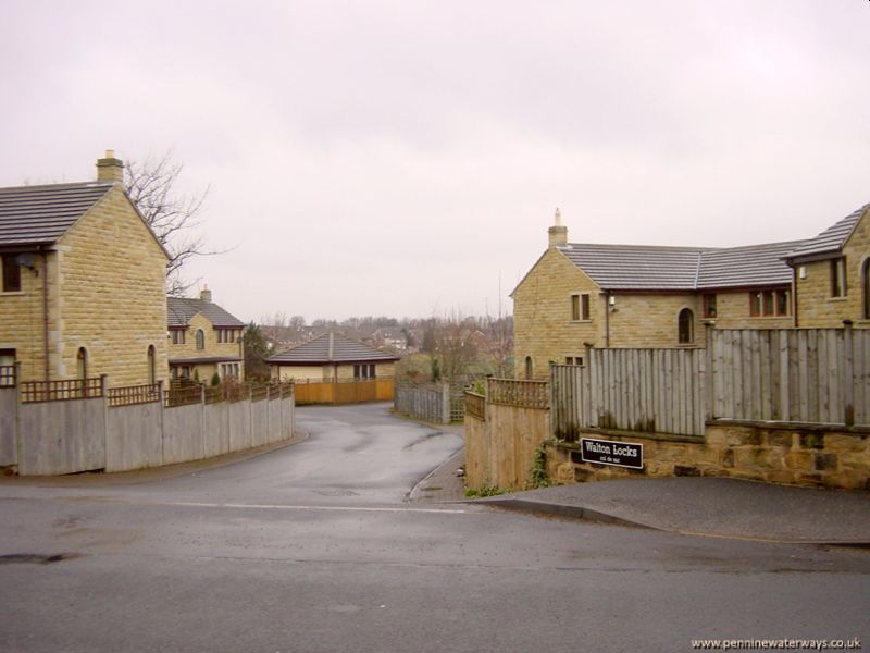 Walton Locks, Barnsley Canal