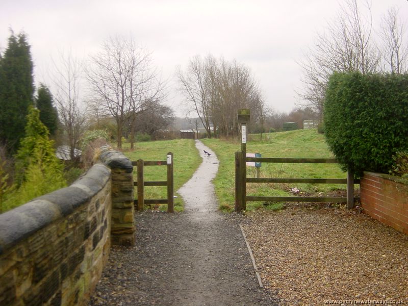 Walton Locks, Barnsley Canal