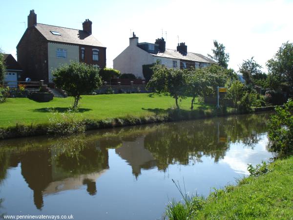 Cotton's Bridge cottages, Bridgewater Canal