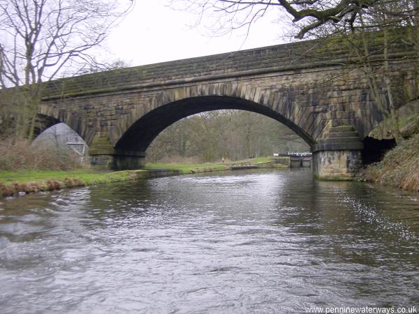 Longlees Lock, Calder and Hebble Navigation