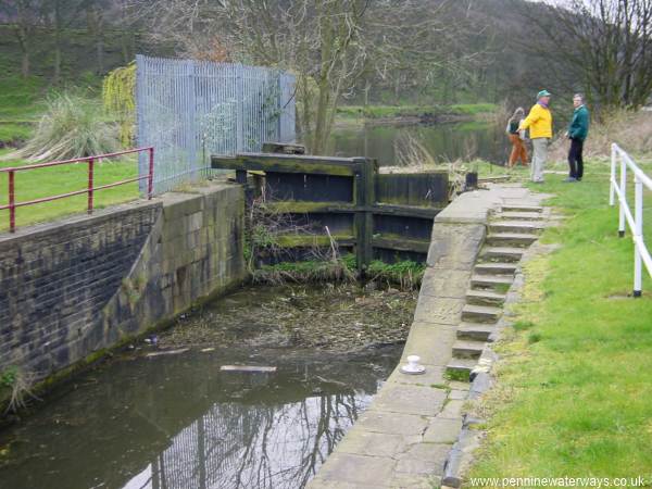 old lock at Brookfoot, Calder and Hebble Navigation old lock at Brookfoot, Calder and Hebble Navigation
