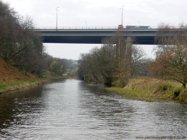M62 viaduct, Kirklees Cut, CCalder and Hebble Navigation M62 viaduct, Kirklees Cut, Calder and Hebble Navigation