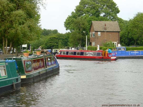 Broad Cut Low Lock, Calder and Hebble Navigation